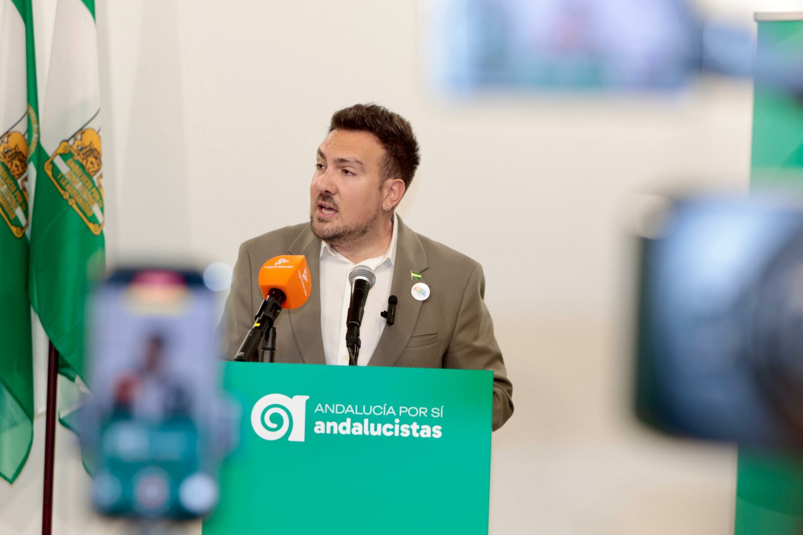 ANDALUCÍA SE AHOGA Y MORENO BONILLA SE “SORPRENDE” POR UNA ALERTA NARANJA